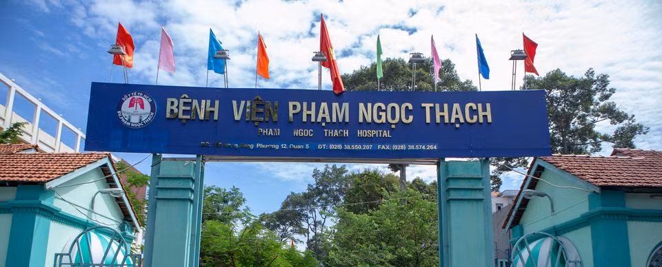 Nhiều chỉ đạo cấp thiết sau phản ánh “Bệnh nhân cấp cứu phải nằm dưới sàn” -0