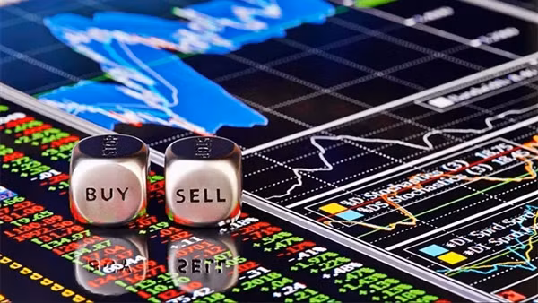 P/E thị trường chứng khoán ở mức đáy, nhà đầu tư nên làm gì?