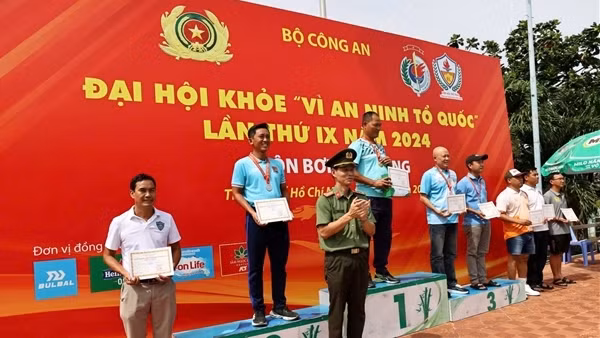 Sôi nổi, hào hứng môn bơi ứng dụng tại Đại hội khỏe “Vì an ninh Tổ quốc” năm 2024
