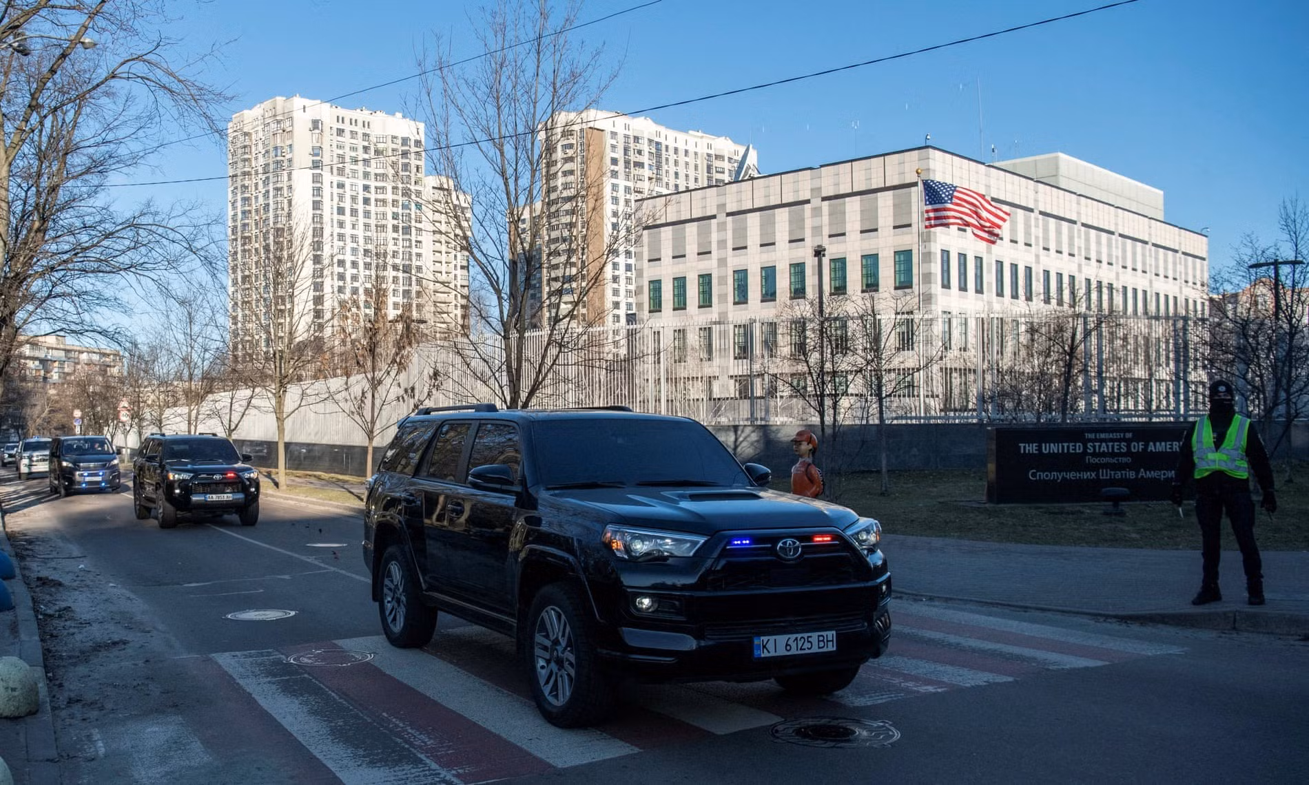 Thủ đô Ukraine báo động không kích sau khi nhiều đại sứ quán đóng cửa -0