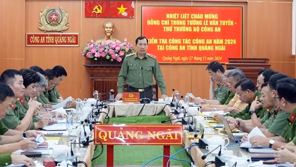 Thứ trưởng Lê Văn Tuyến làm việc với Công an tỉnh Quảng Ngãi