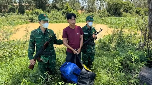 Án tử hình dành cho đối tượng bơi sông "cõng" 25kg ma túy