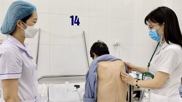 Thời tiết giao mùa, nhiều người “sụt sịt”