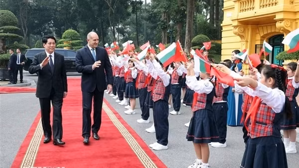 Chủ tịch nước Lương Cường chủ trì lễ đón chính thức Tổng thống Bulgaria