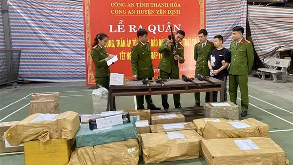 Thanh Hóa: Vận động người dân giao nộp nhiều vũ khí, vật liệu nổ