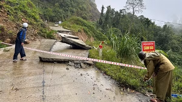 Quảng Nam, Quảng Ngãi chủ động ứng phó mưa lũ, sạt lở đất