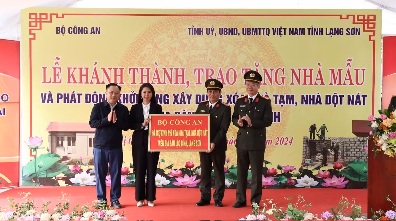 Bộ Công an trao tặng nhà mẫu và phát động khởi công xây dựng xóa nhà tạm, nhà dột nát trên địa bàn tỉnh Lạng Sơn -0