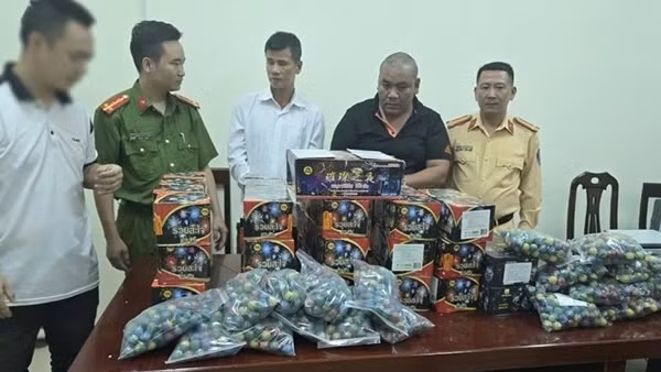 Nhộn nhịp buôn bán, chế pháo nổ dịp cuối năm