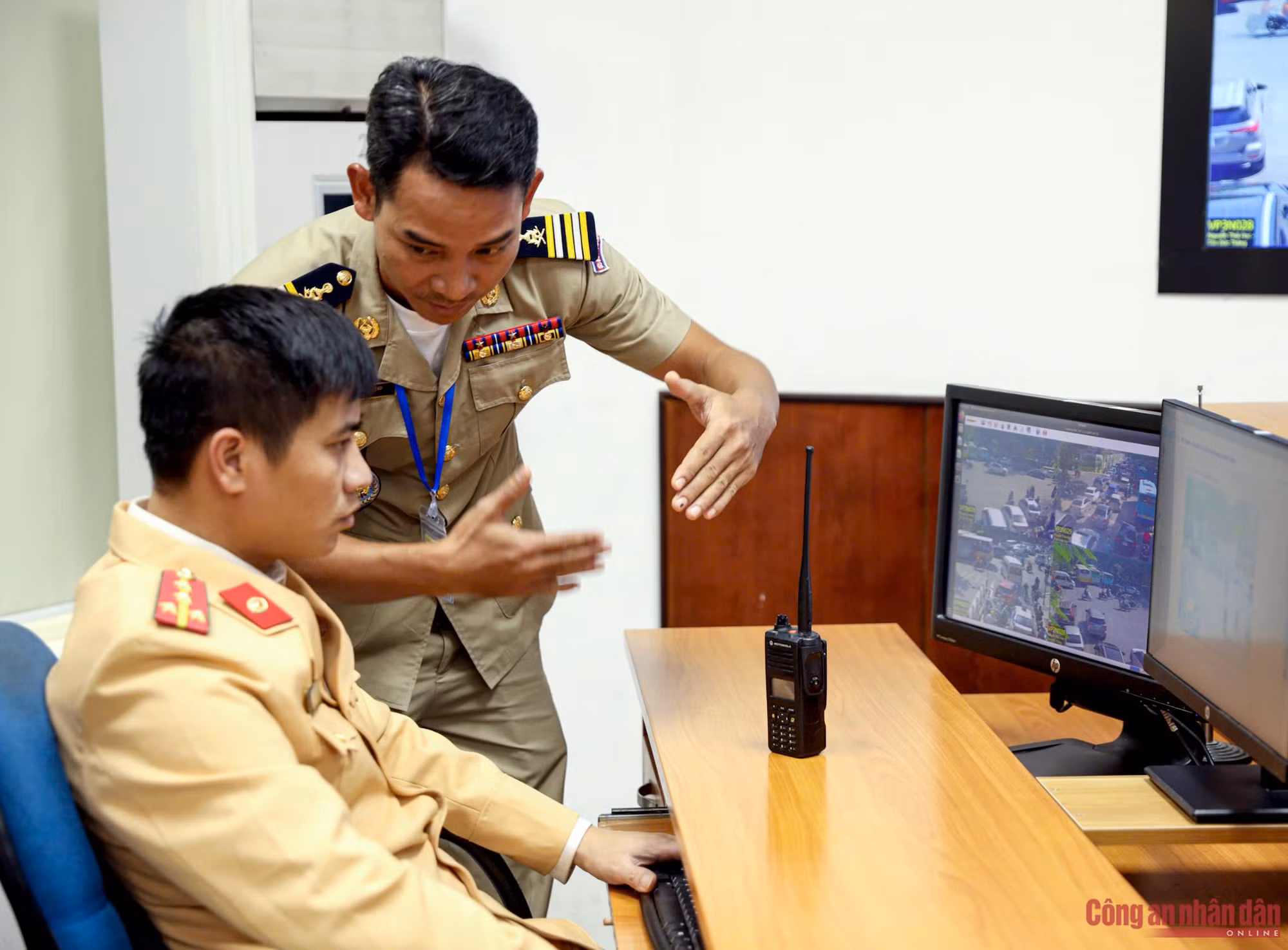 CSGT Thủ đô trao đổi kinh nghiệm đảm bảo TTATGT với Cảnh sát Campuchia -2