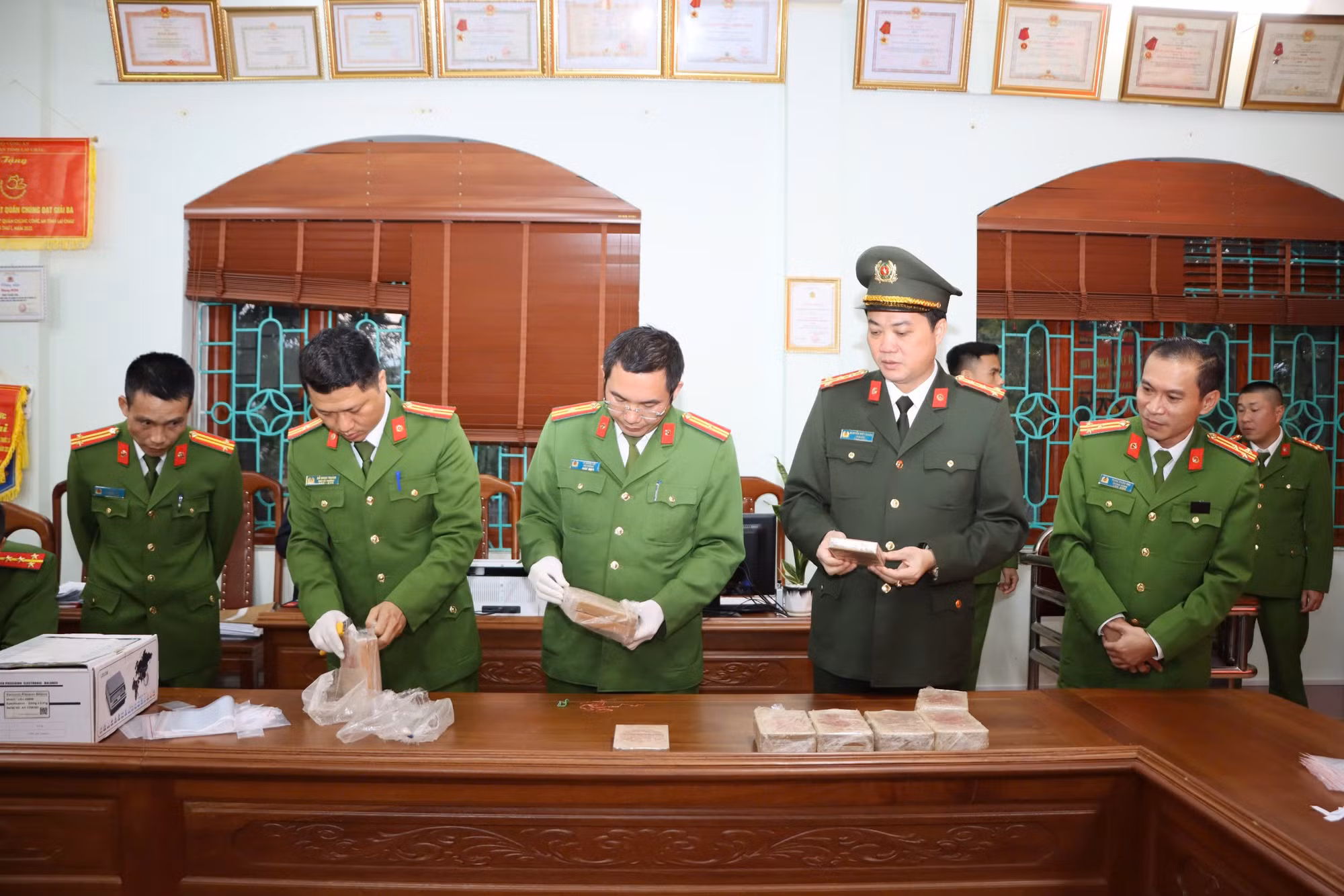 Bài 1: Ghi ở đơn vị mũi nhọn trong phòng, chống ma túy -0