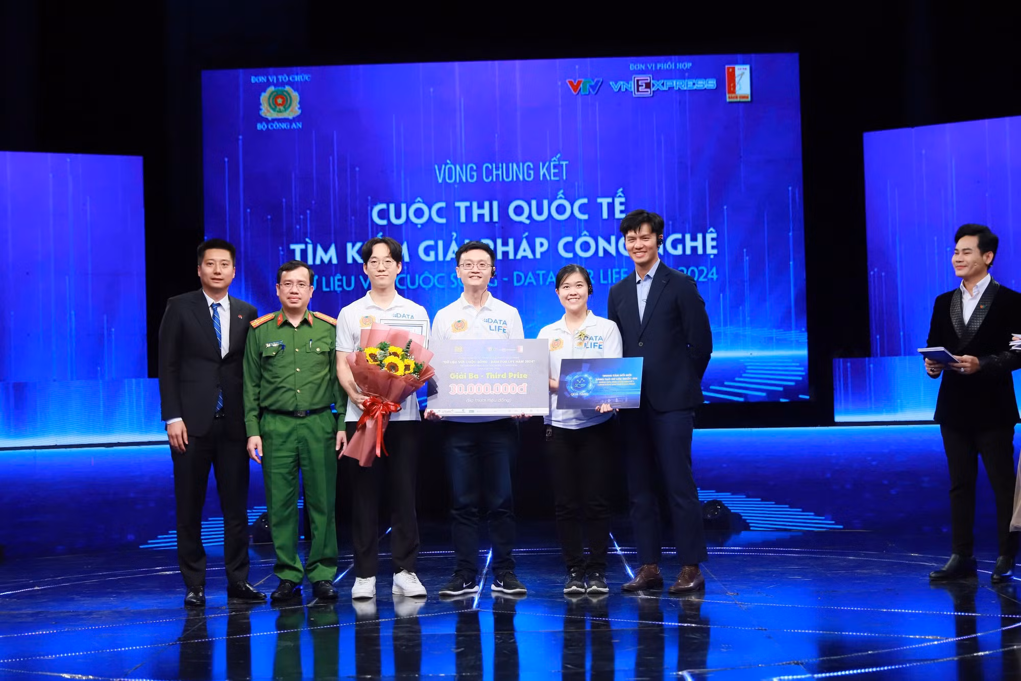 Trao giải cuộc thi quốc tế Dữ liệu với cuộc sống - Data for life 2024 -0