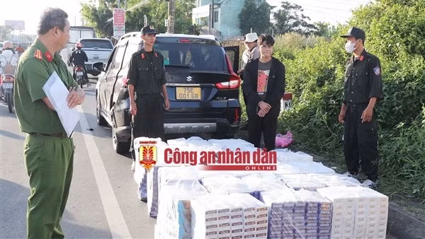 Bị bắt khi đang vận chuyển 15.000 bao thuốc lá lậu