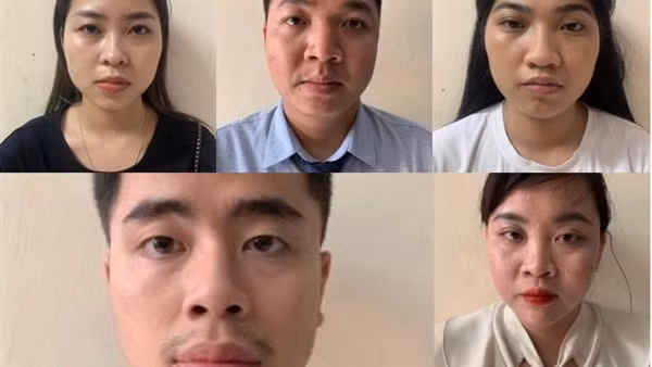 Khởi tố nhóm nhân viên ngân hàng làm giả giấy tờ cho khách để hưởng lợi