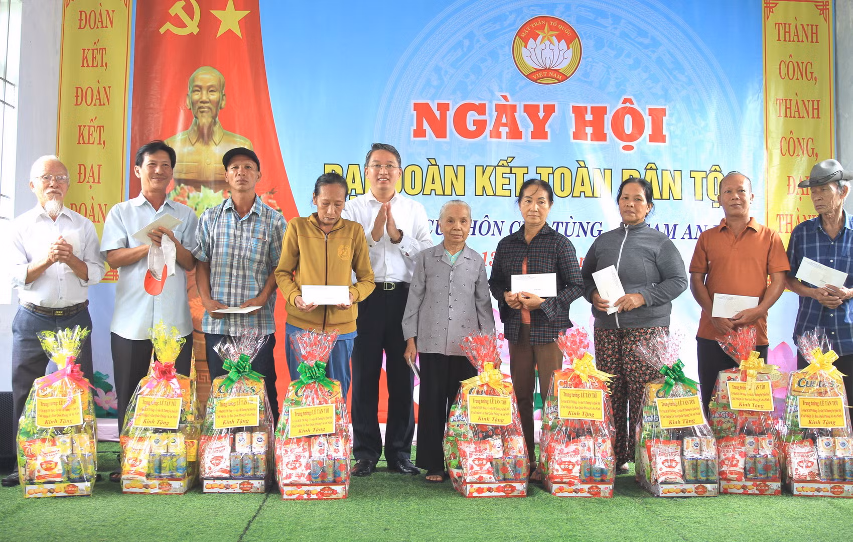 Chủ nhiệm Ủy ban Quốc phòng và An ninh dự Ngày hội Đại đoàn kết toàn dân tộc tại Khánh Hòa -0