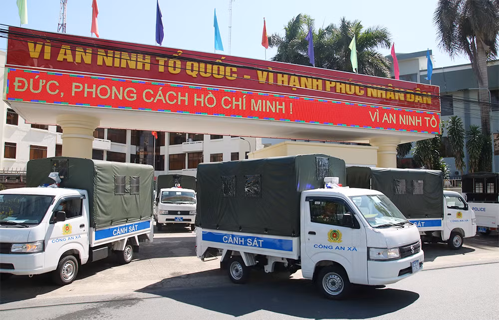Công an tỉnh An Giang trao phương tiện cho Công an các đơn vị, địa phương -0