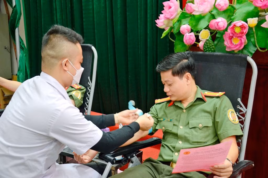 Công an Cửa khẩu Cảng hàng không Quốc tế Nội Bài hiến máu tình nguyện -0