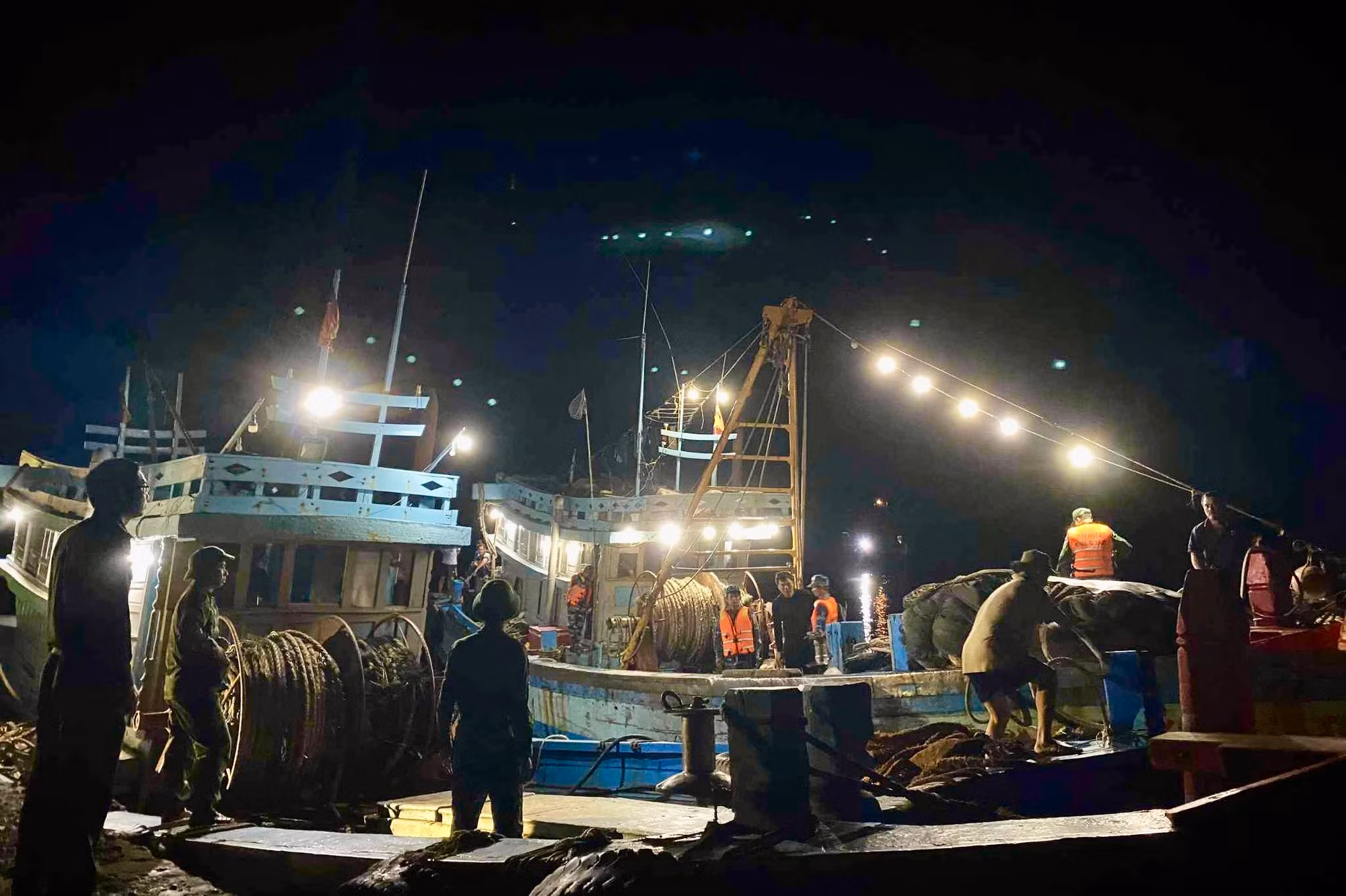 Mạnh tay xử lý, ngăn chặn những “hung thần” ven biển -0