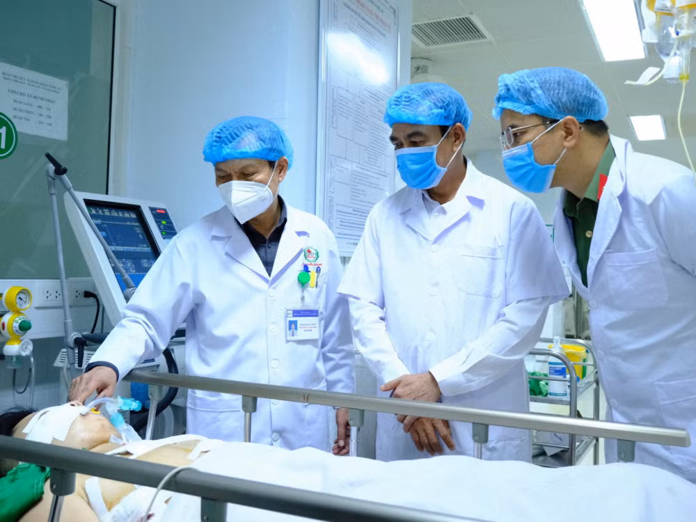 Nỗ lực cứu chữa Thượng úy công an xã bị thương khi làm nhiệm vụ -0