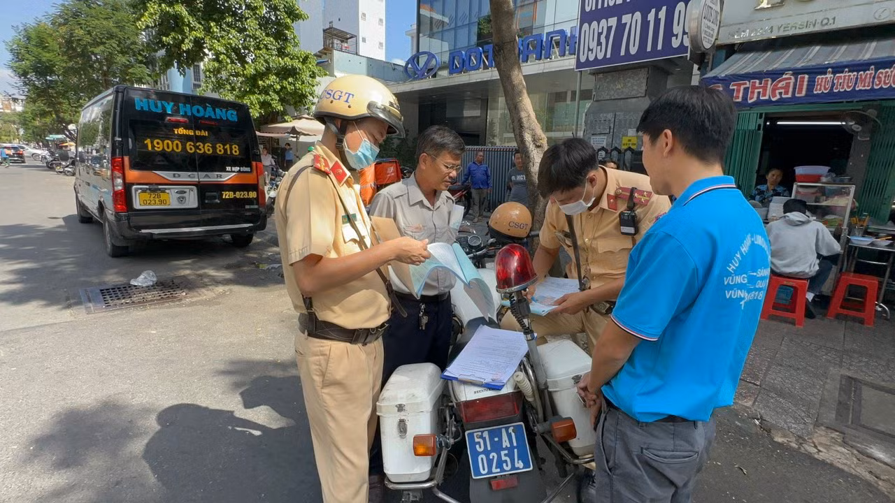 Ra quân ngăn chặn TNGT từ hành vi vi phạm nồng độ cồn -0