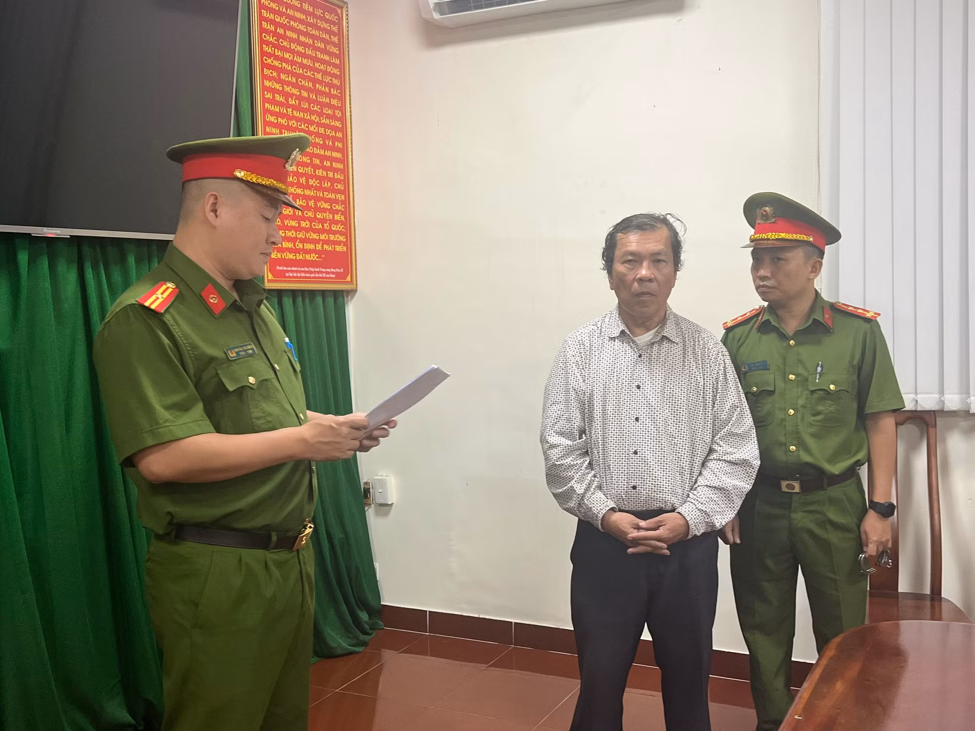 Đặng Thị Hàn Ni và Trần Văn Sỹ đã đăng tải những thông tin xúc phạm vợ chồng Nguyễn Phương Hằng -0