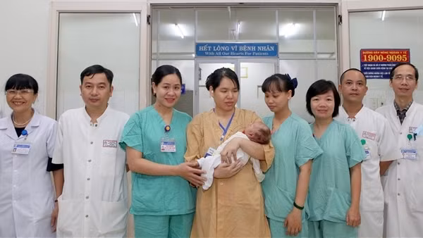 Kịp thời cứu sống 2 trẻ sơ sinh mắc bệnh lý nguy kịch