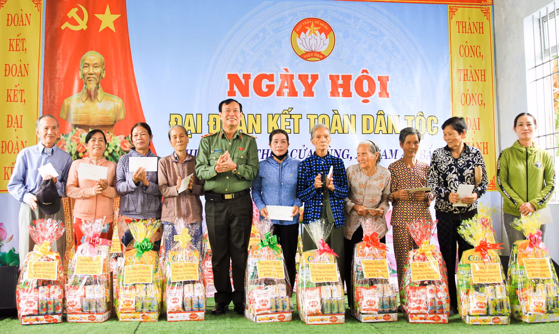 Chủ nhiệm Ủy ban Quốc phòng và An ninh dự Ngày hội Đại đoàn kết toàn dân tộc tại Khánh Hòa -0