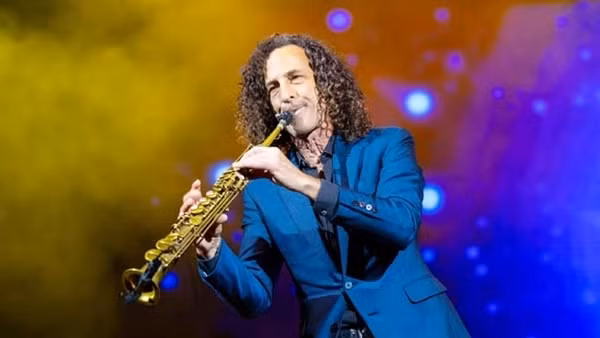 Khán giả Hà Nội bị mê hoặc bởi những giai điệu bất hủ của Kenny G