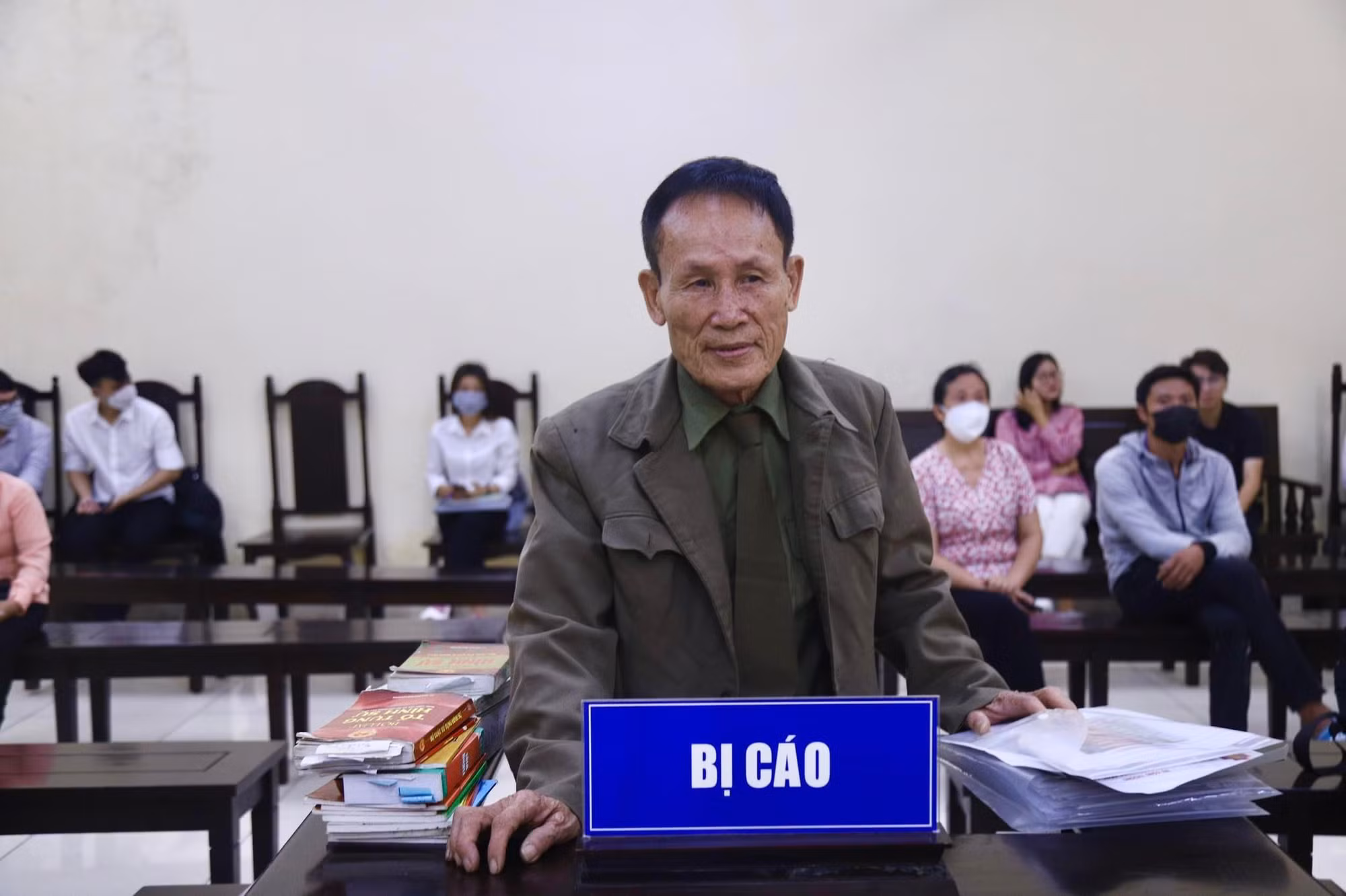 Bị cáo Hiệp “khùng” được giảm án 6 tháng tù -0