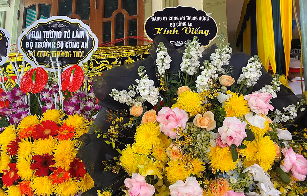 Trao quyết định thăng cấp bậc hàm Đại úy đối với đồng chí Trần Trung Hiếu -0