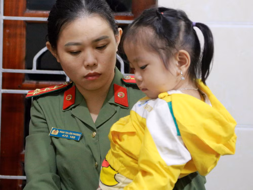 Nỗ lực cứu chữa Thượng úy Công an xã bị thương khi làm nhiệm vụ -0
