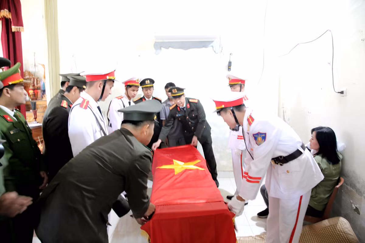Xót thương Đại úy Trần Trung Hiếu -0