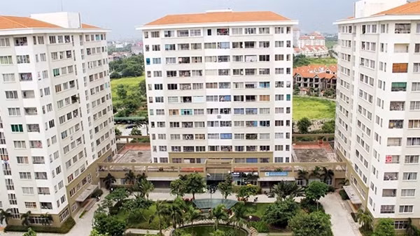 Doanh nghiệp đề nghị giảm lãi suất, ngân hàng nói hạ giá bán