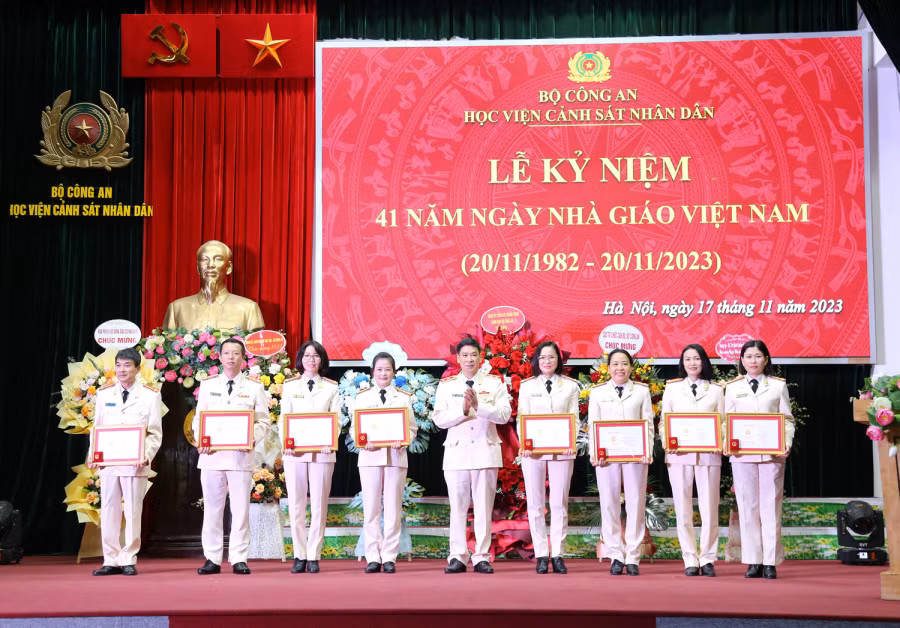 Học viện CSND kỷ niệm 41 năm Ngày Nhà giáo Việt Nam -0