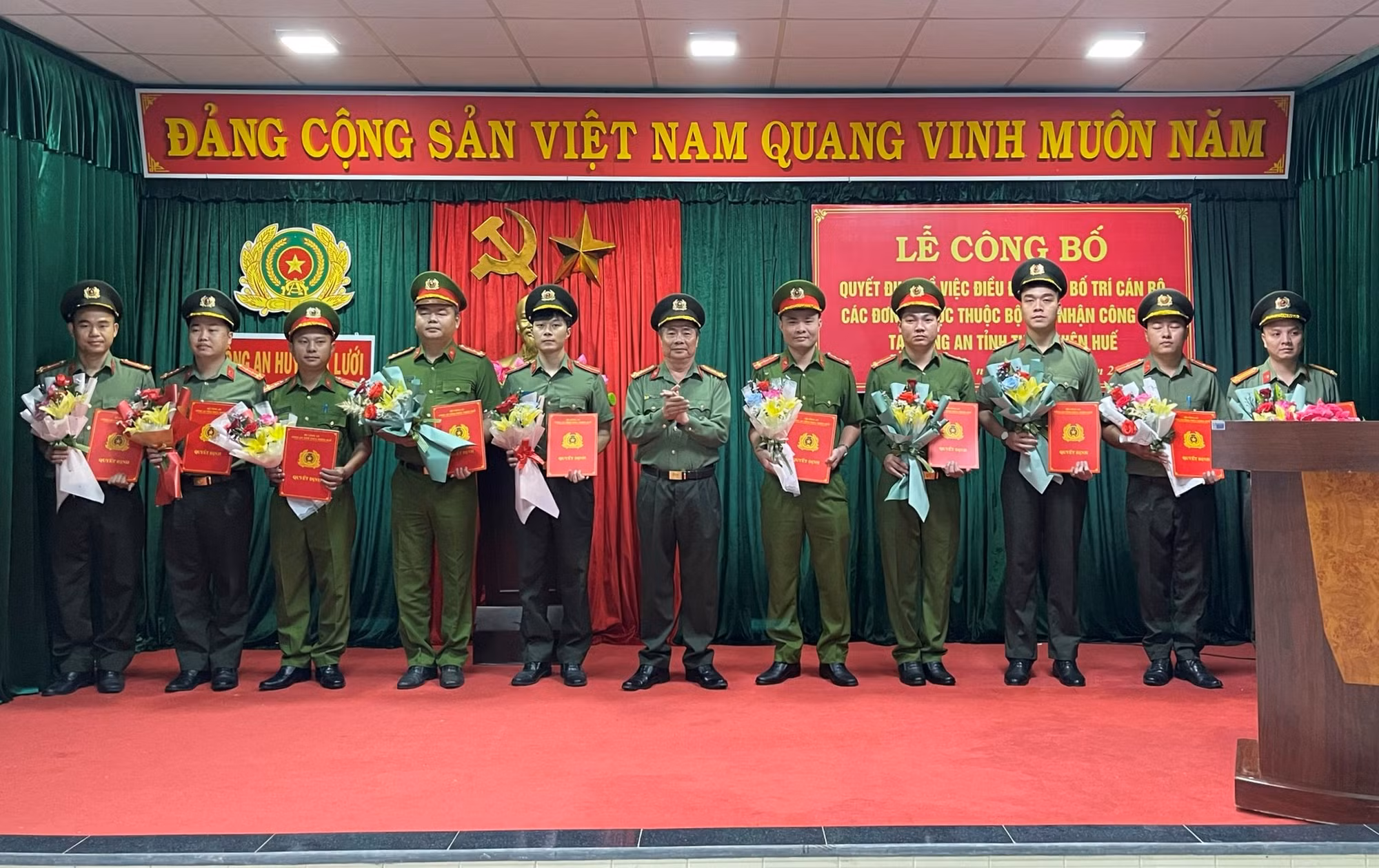Bộ Công an bố trí nhiều cán bộ đến công tác tại xã biên giới Thừa Thiên Huế -0