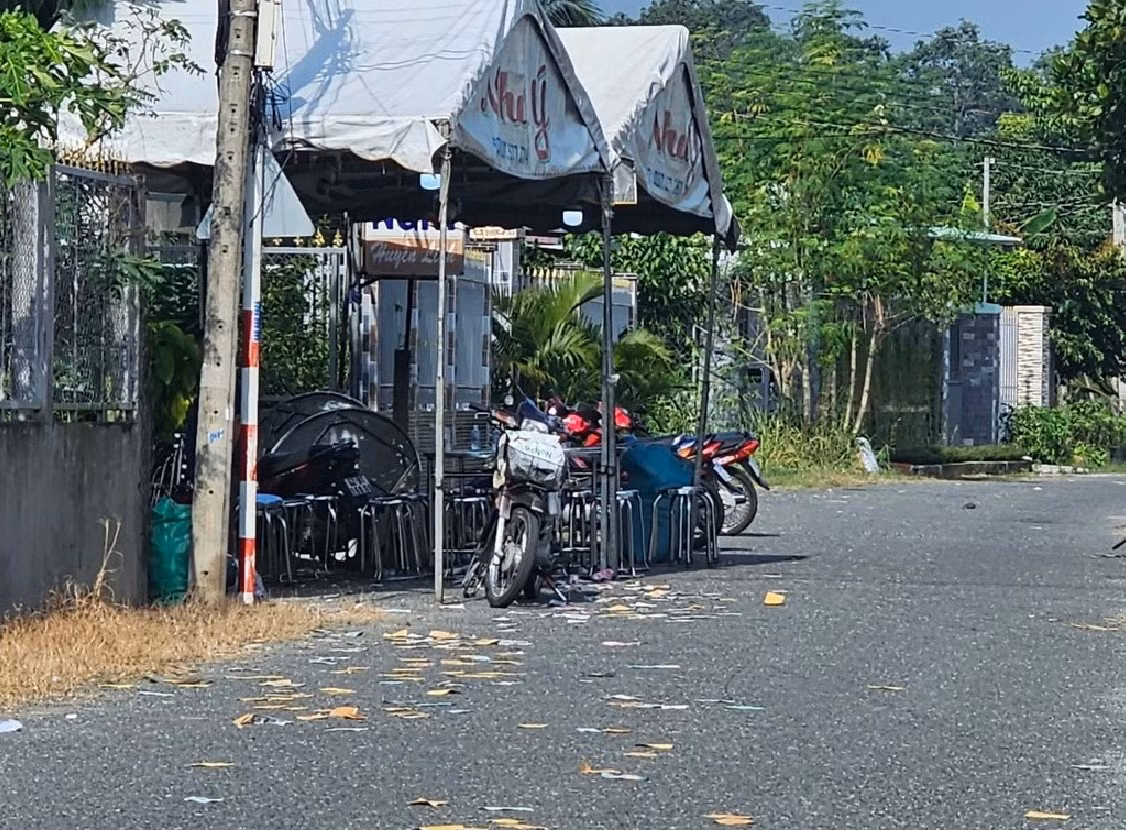 Ghen tuông, người phụ nữ U60 tạt xăng đốt người tình rồi tự tử -0
