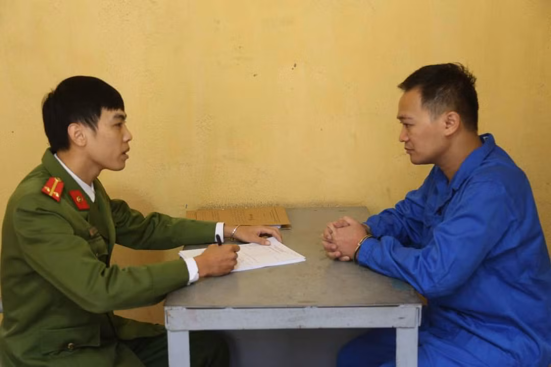 Giả làm thầy bói giải vong lừa đảo chiếm đoạt tài sản -0