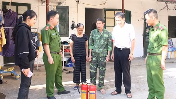 Hiệu quả mô hình "Nhà tôi có bình chữa cháy" tại miền núi Sơn La