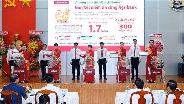 Agribank Long An quay số tiết kiệm dự thưởng “Gắn kết niềm tin cùng Agribank”