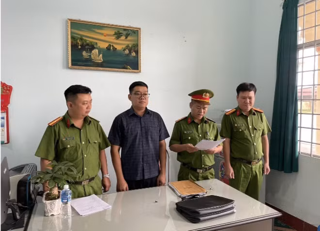 Bắt thêm Phó Giám đốc và 1 nhân viên Trung tâm Đăng kiểm 60-02S -0