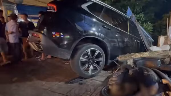 Tạm giữ tài xế ô tô gây tai nạn liên hoàn khiến 1 cô gái trẻ tử vong