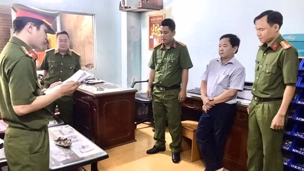 Bắt tạm giam 2 cán bộ cấp sở ở Cà Mau do làm giả tài liệu