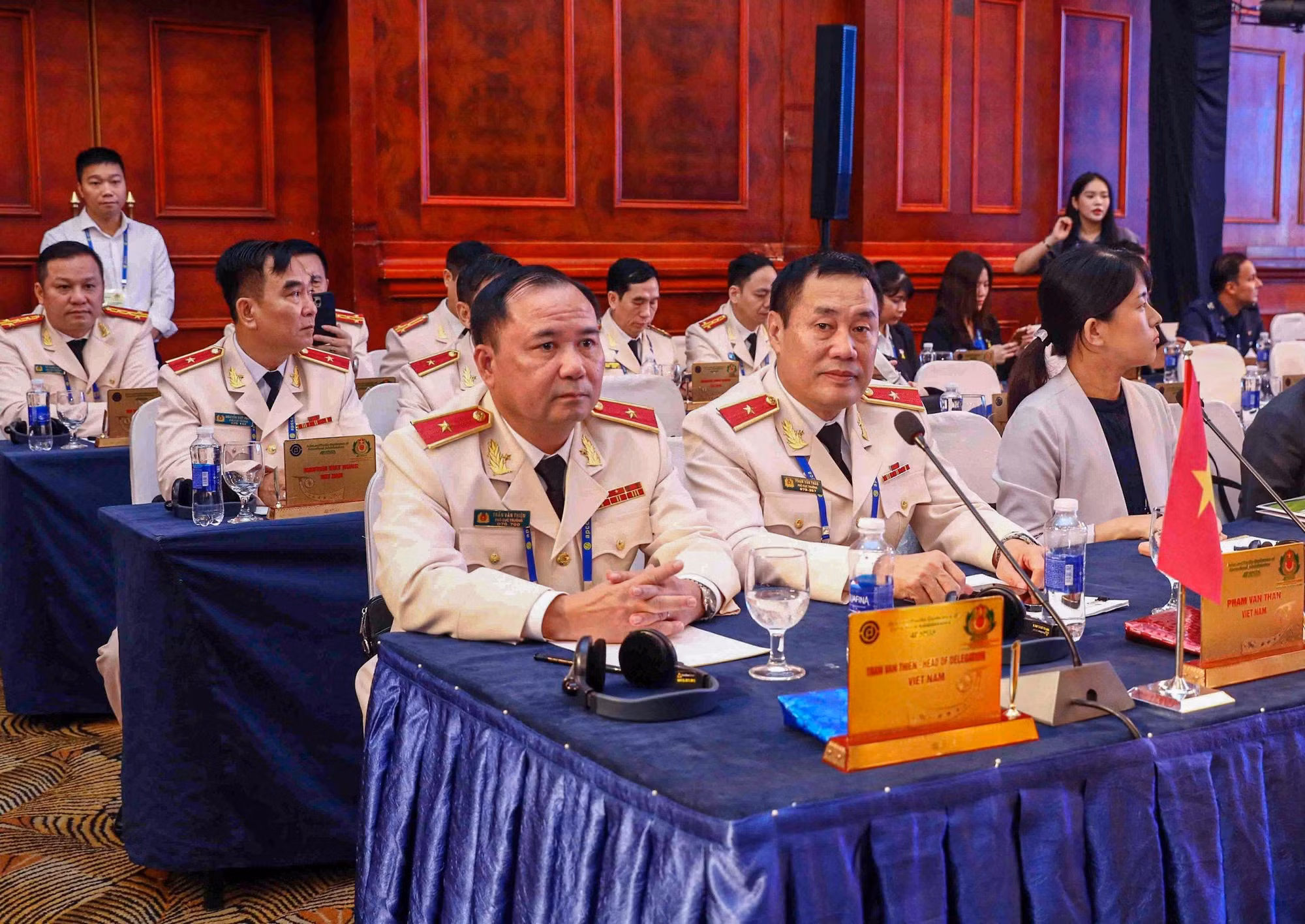 vn.jpg -2