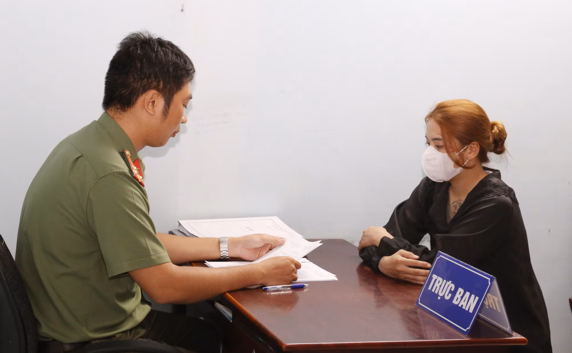 Xử phạt 2 đối tượng chia sẻ thông tin sai sự thật trên mạng xã hội -0
