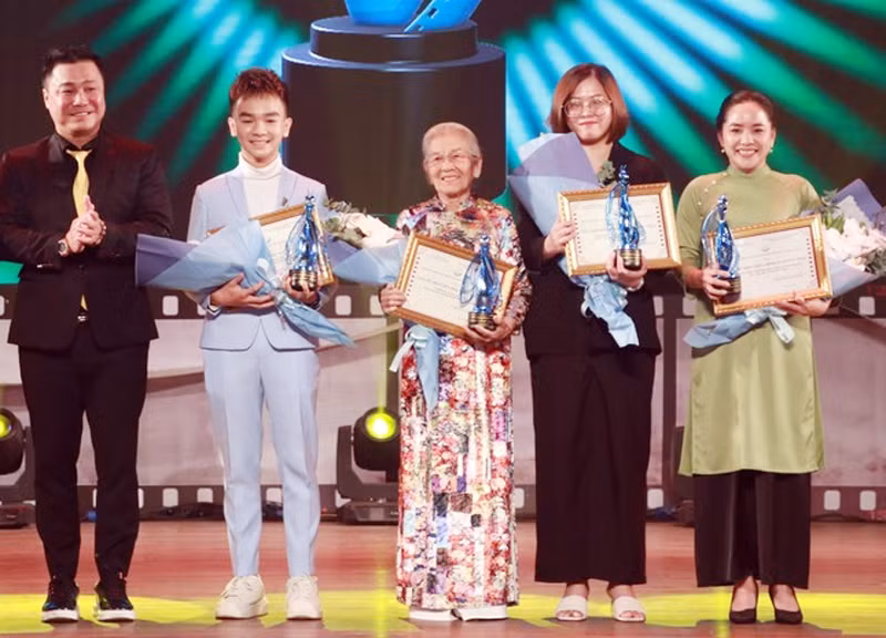NSƯT Phi Điểu: “Lao động nghệ thuật luôn cần sáng tạo và bền bỉ” -0