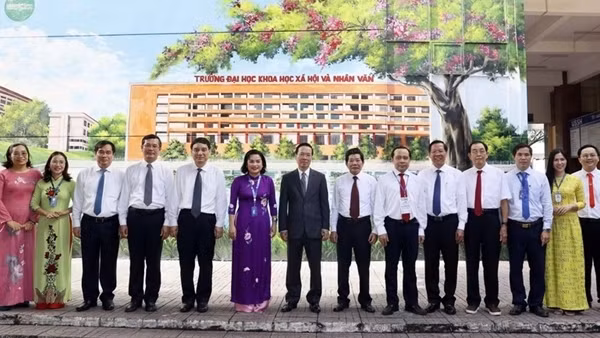 Chủ tịch nước thăm Trường Đại học Khoa học Xã hội và Nhân văn - Đại học Quốc gia TP Hồ Chí Minh