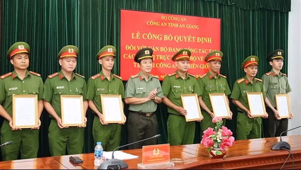 Tiếp tục tăng cường lực lượng của Bộ Công an cho Công an xã biên giới