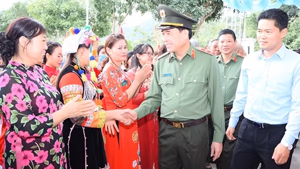 Thứ trưởng Lê Quốc Hùng dự Ngày hội Đại đoàn kết toàn dân tộc tại Lai Châu