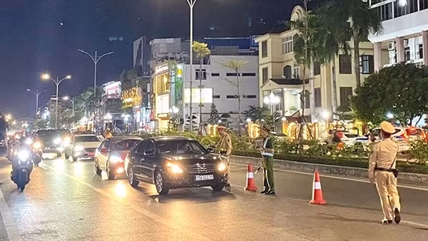 Gia tăng hành vi chống người thi hành công vụ khi bị kiểm tra nồng độ cồn