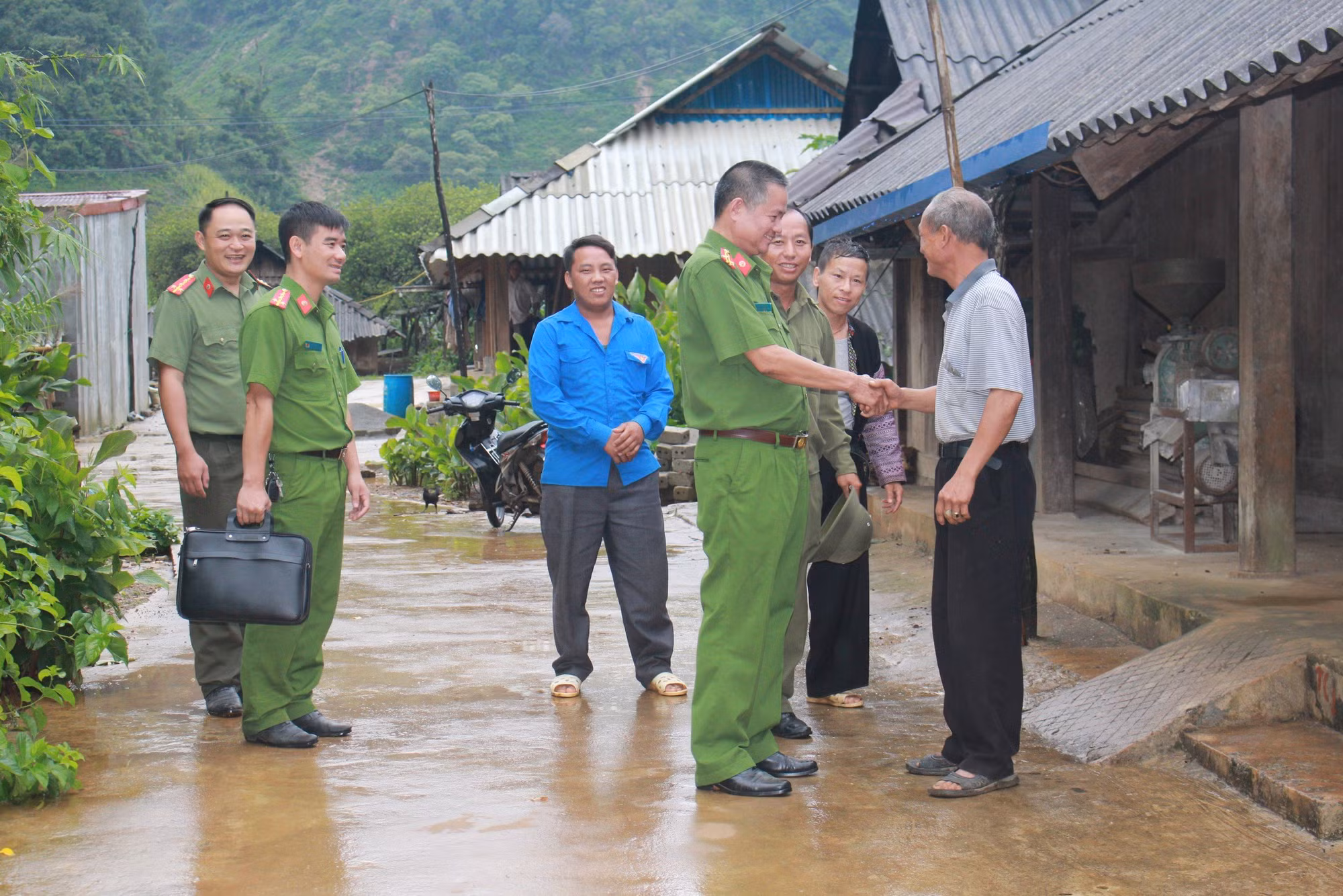 Thay tên đổi họ trốn truy nã cũng không thoát -0
