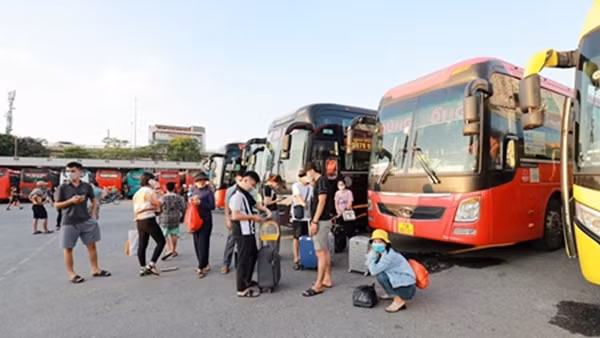 Đề xuất nhiều giải pháp xóa xe dù, bến cóc tại Hà Nội